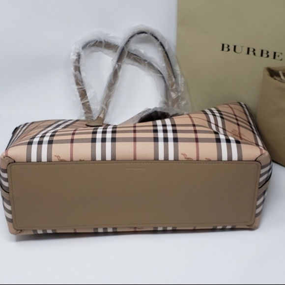 Burberry Reversible Tan/Beige Tote Bag NWT - Picture 3 of 8
